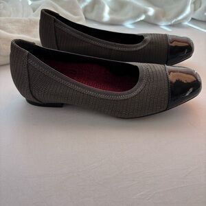 Munro Danielle II Women's Gray Leather Flats Size 6.5 M Made in USA Shoes